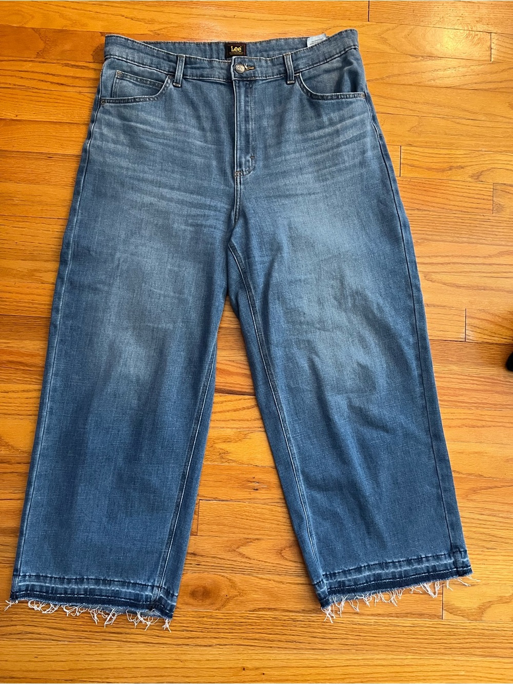 Lee Women’s Size 16 Wide Leg Crop Jeans Raw Hem Blue Denim